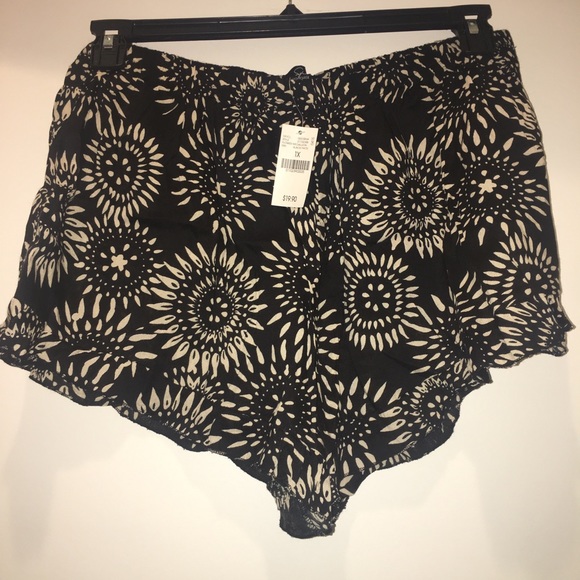 ♦️NWT♦️Sunburst Flower Shorts - Picture 6 of 6